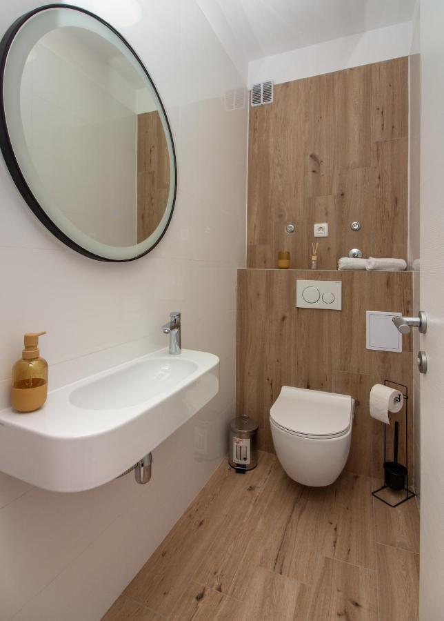 Bura2 , With Private Parking In The Garage Apartament *